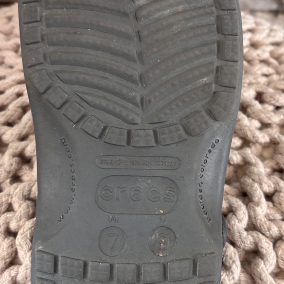 Crocs Men's SZ 7 Gray Classic Clogs - Picture 11 of 11